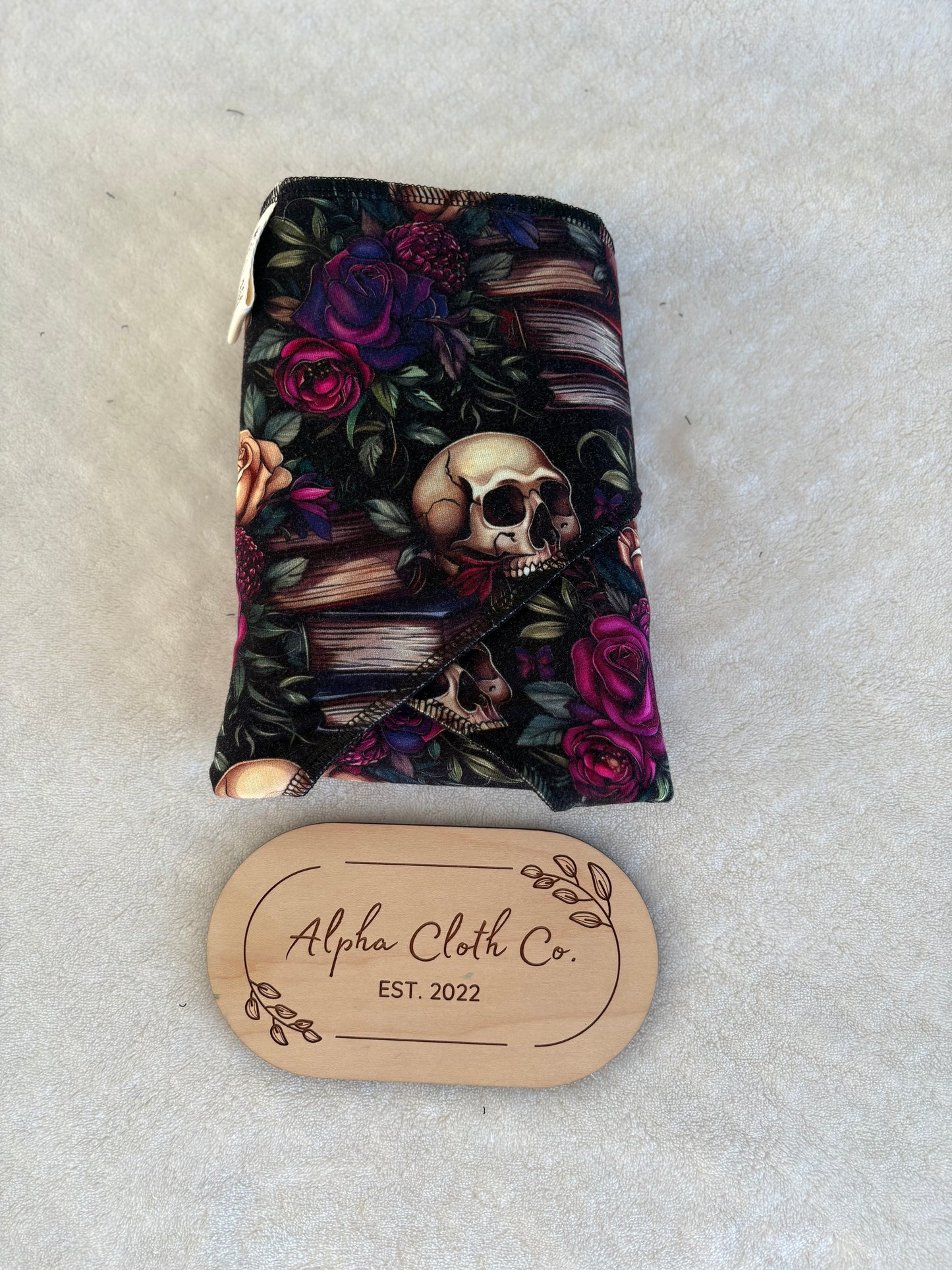 Skulls& Books Contour (One Size)