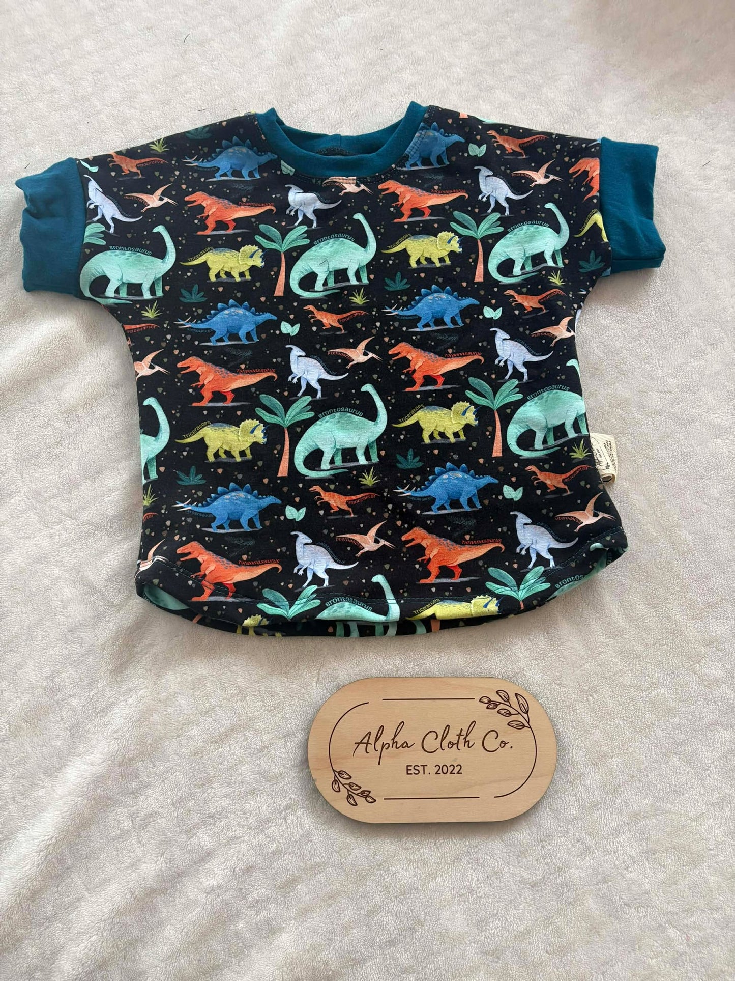 1-3Y Dino on black Dolman